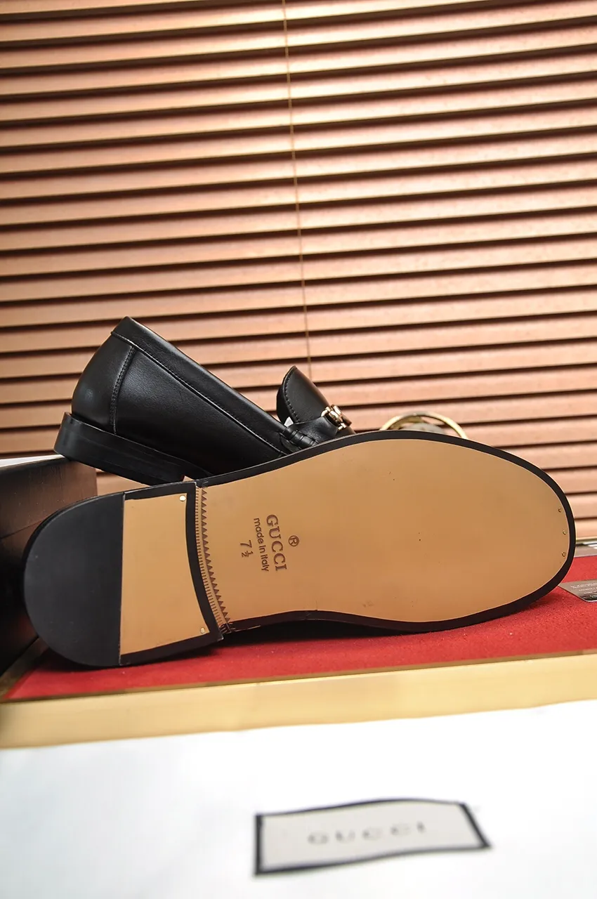 Men's shoes💰560💶Italy's top luxury men's shoe giant (GUCCI) (Gucci) (full cowhide lining) new arrival🍃Original European style🔰 Pleasant to the eye😍In order to make the shoes more durable and non-deformable🌀The production continues to follow traditional methods but there is still no lack of innovation💪Choose original sheepskin for the leather♻️ Smooth and natural And extra bright ⭐Made of imported cowhide, the first choice of rich people 38-45 (45 customized)